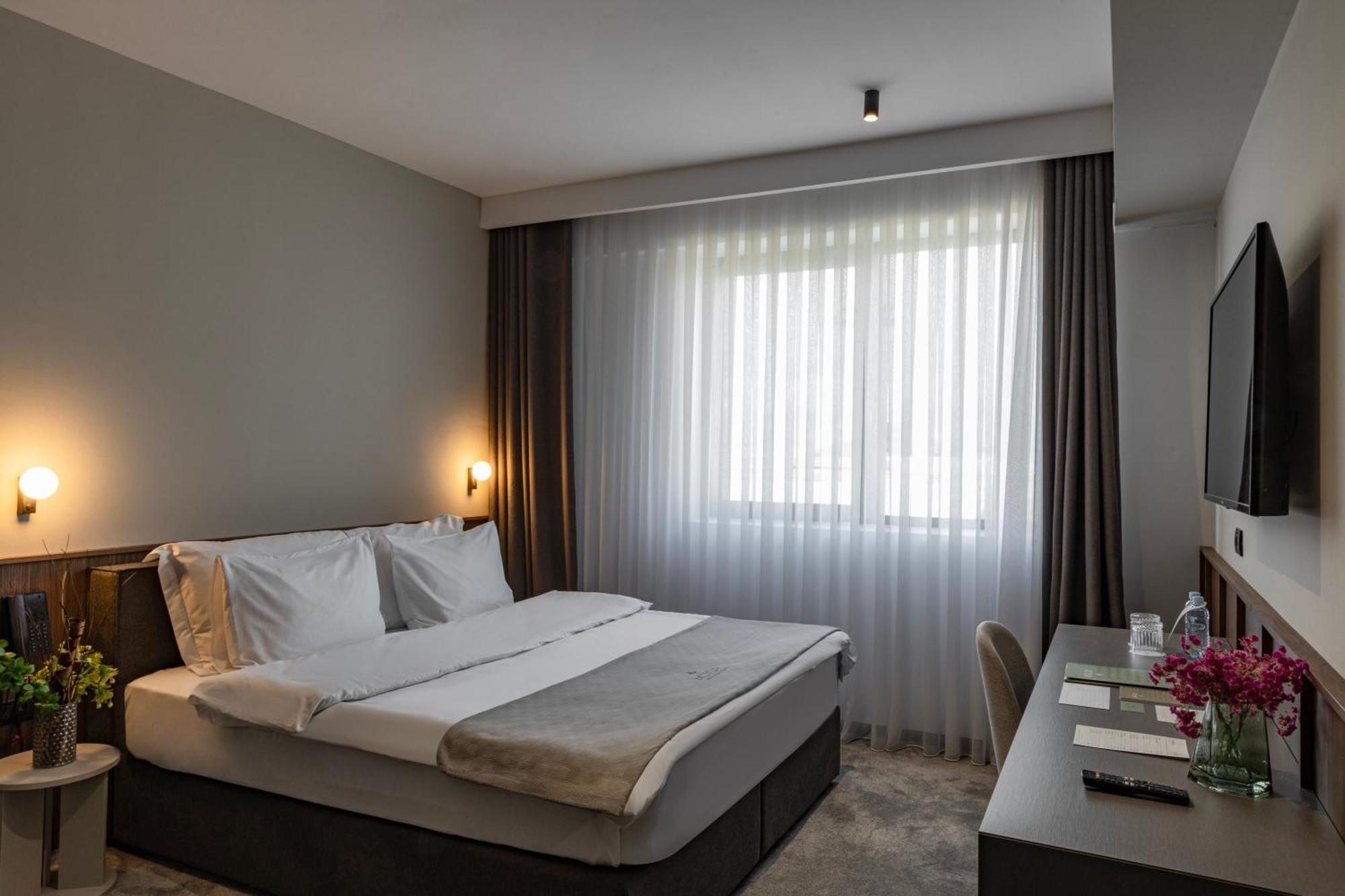 Actor Hotel Suto Orizari Exterior photo